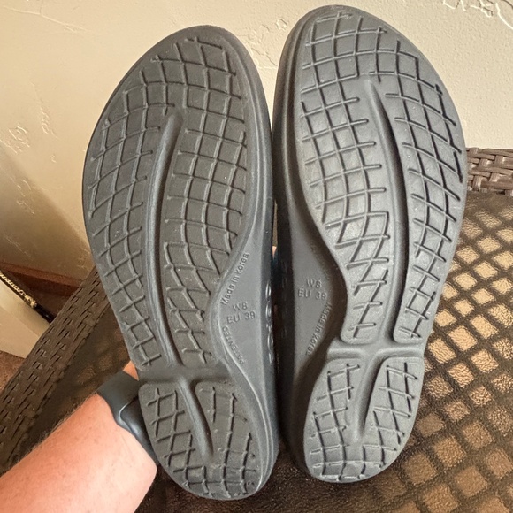 Oofos OoLaLa Sport Thong Comfort Sandals Size 8 EU 39 - Picture 11 of 11